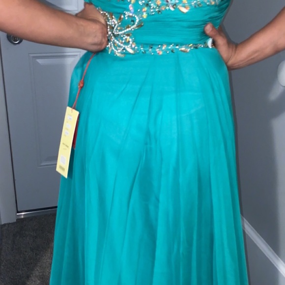 Sage Chiffon Strapless Gown & shawl dress - Picture 3 of 5